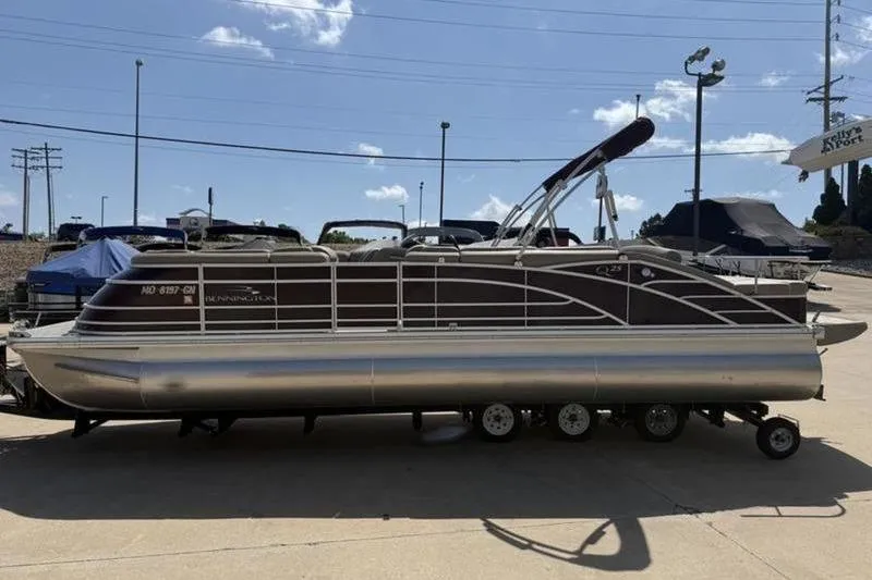 Slide: The Image of 2020 Bennington 25 QSBIO pontoon boat on trailer in outdoor setting. - 4