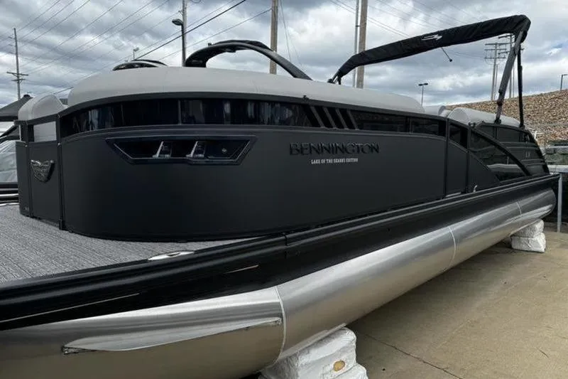 The Image of 2025 Bennington 26 LXSSB pontoon boat with sleek black design on display. - 1