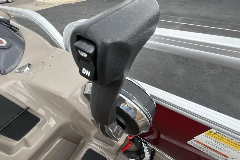 Slide: The Image of Throttle control of a 2021 Sun Tracker Party Barge 22 XP3 pontoon boat. - 16