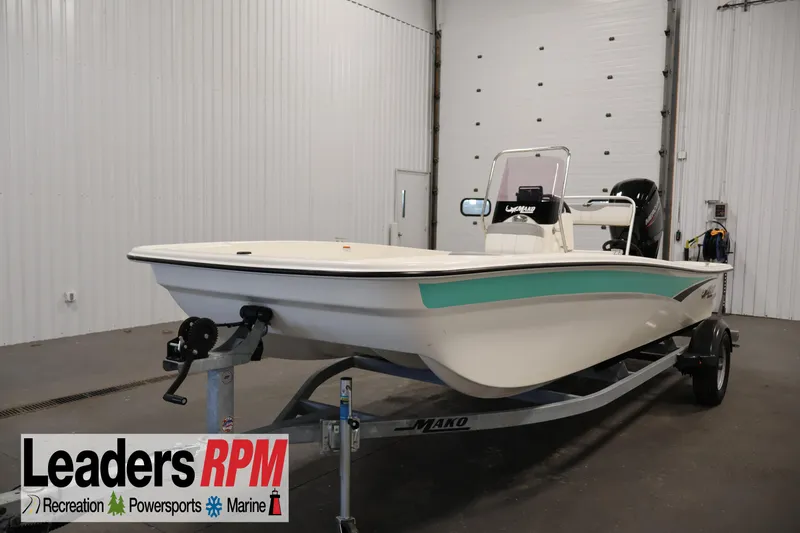The Image of 2022 Mako Pro Skiff 17 CC boat on trailer in indoor showroom. - 0