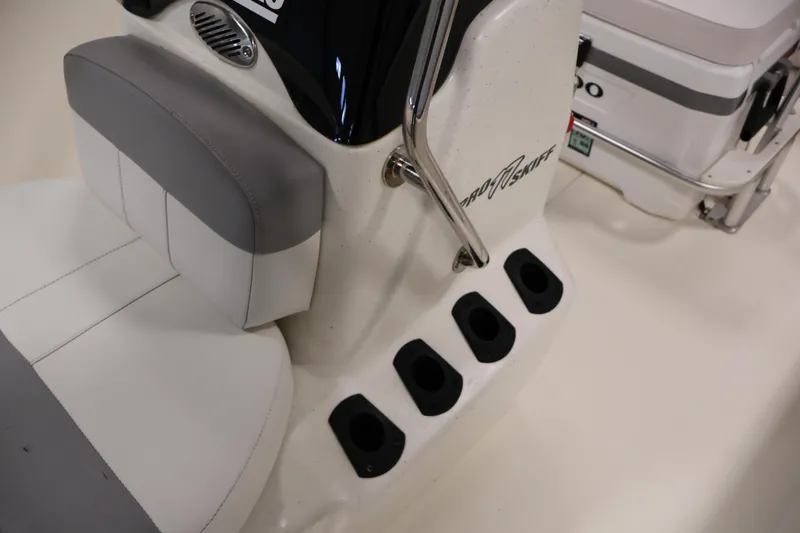 Slide: The Image of 2022 Mako Pro Skiff 17 CC boat interior with seating and rod holders. - 15