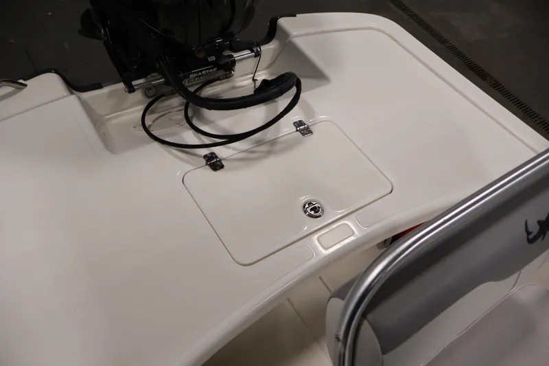 Slide: The Image of 2022 Mako Pro Skiff 17 CC boat interior with steering and seating area. - 25