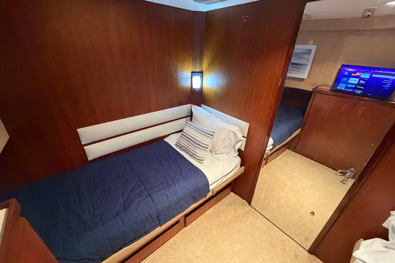 Slide: The Image of Cozy cabin interior of 1991 Hatteras 70 Motor Yacht with TV and single bed. - 84