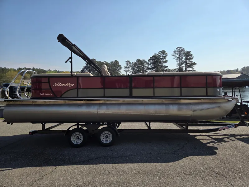 Slide: The Image of Bentley Pontoons navigator 2023 - 3