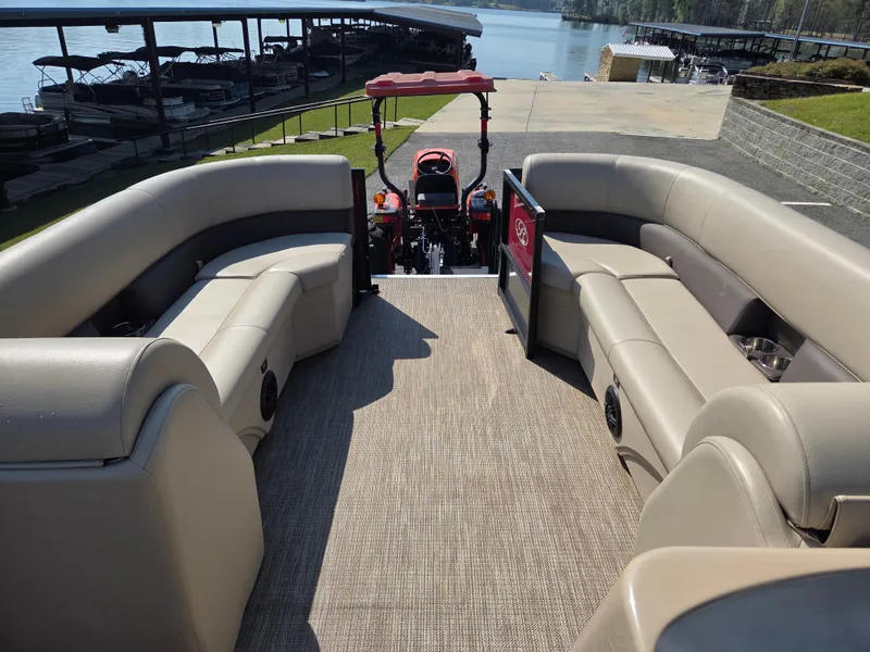 Slide: The Image of Bentley Pontoons navigator 2023 - 5