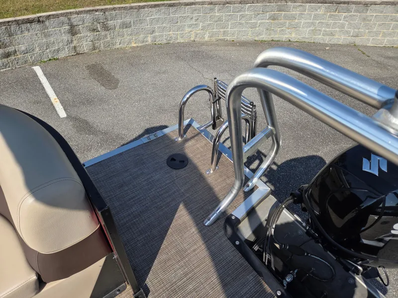 Slide: The Image of Bentley Pontoons navigator 2023 - 8