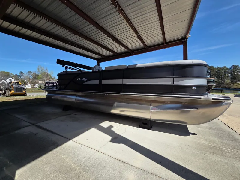 The Image of Bentley Pontoons Legacy 220 Navigator 2026 - 0