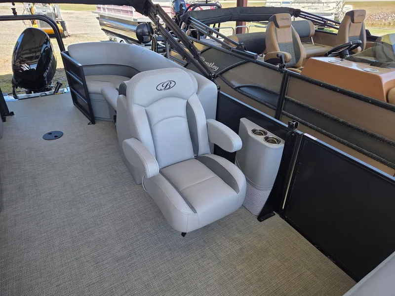 Slide: The Image of Bentley Pontoons Legacy 220 Navigator 2026 - 4