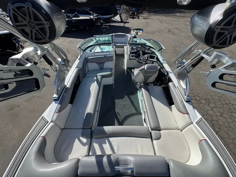 Slide: The Image of Interior of a 2016 MasterCraft X30 boat with luxurious seating. - 29