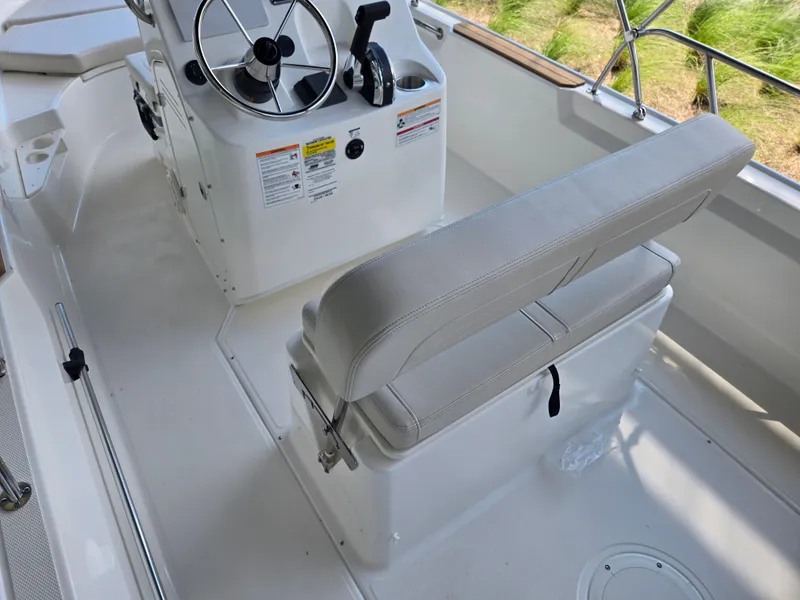 Slide: The Image of Boston Whaler 170 Montauk 2026 - 3