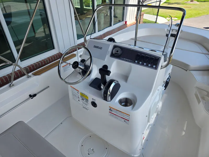 Slide: The Image of Boston Whaler 170 Montauk 2026 - 4