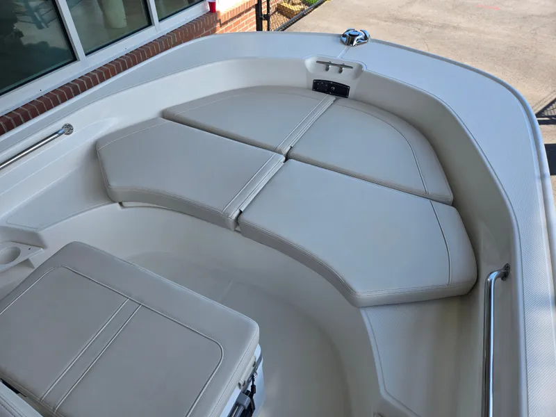 Slide: The Image of Boston Whaler 170 Montauk 2026 - 5