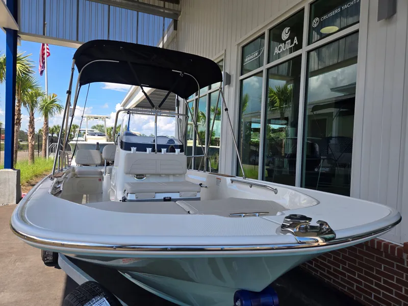 Slide: The Image of Boston Whaler 170 Montauk 2026 - 7