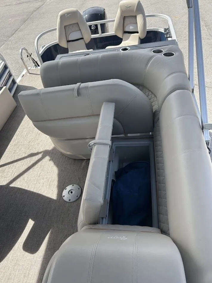 Slide: The Image of Ranger 220FC 2020 - 10