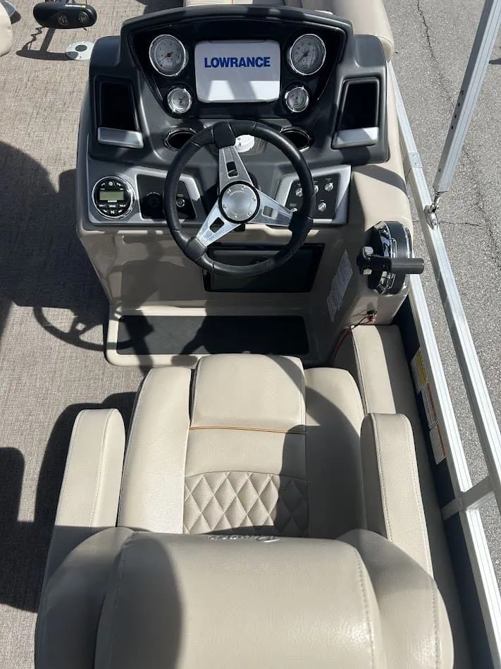 Slide: The Image of Ranger 220FC 2020 - 6