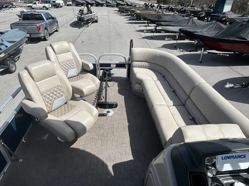 Slide: The Image of Ranger 220FC 2020 - 7