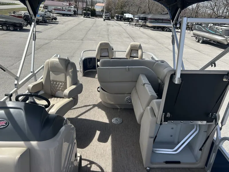 Slide: The Image of Ranger 220FC 2020 - 9