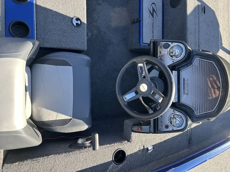 Slide: The Image of Lowe Stinger 178 2019 - 5