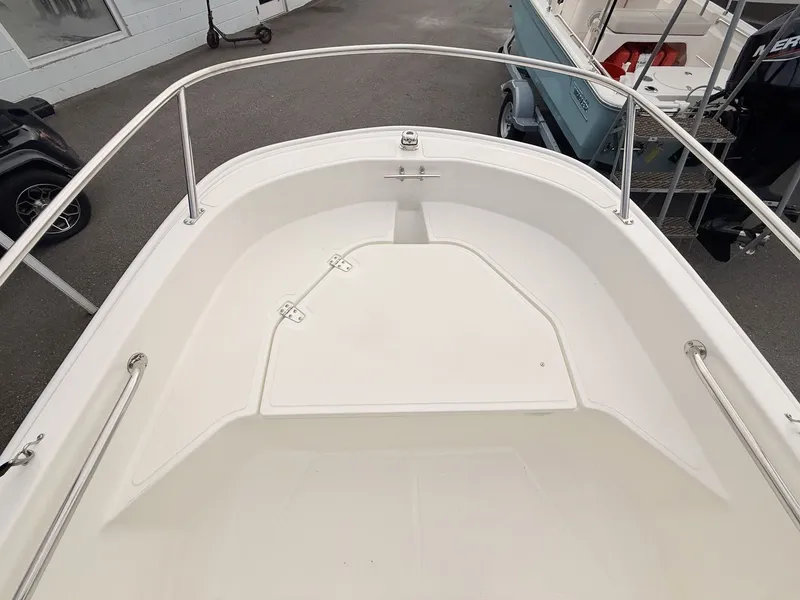 Slide: The Image of Boston Whaler 130 Super Sport 2027 - 20
