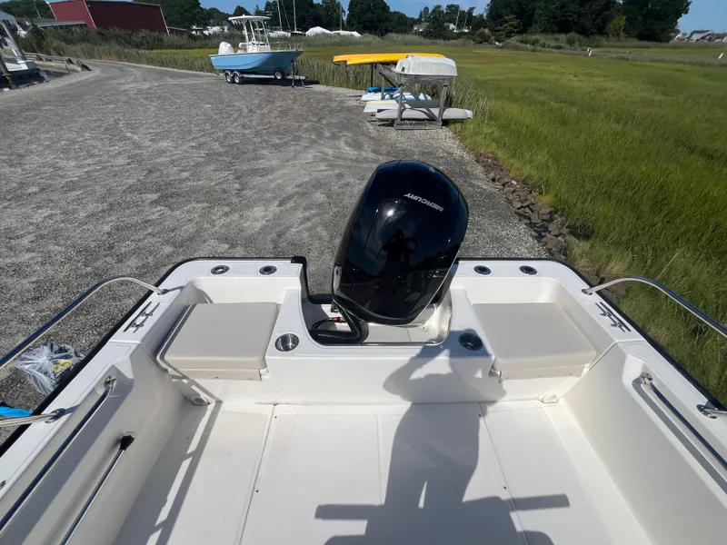Slide: The Image of Boston Whaler 190 Montauk 2026 - 4