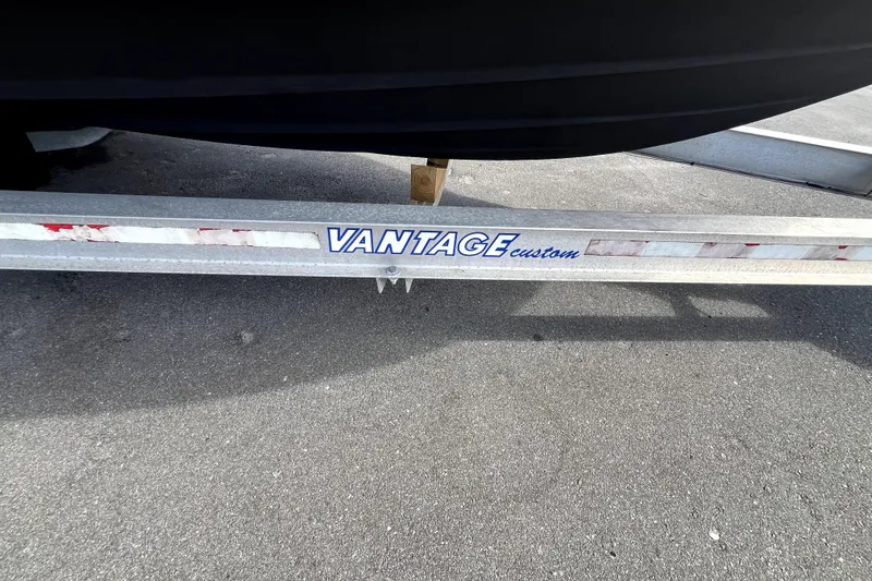 Slide: The Image of Trailer for 2007 Sea Ray Sundancer 260, Vantage Custom branding visible. - 16