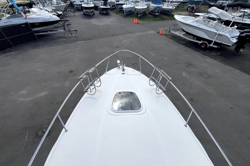 Slide: The Image of Bow view of 2007 Sea Ray Sundancer 260 in a boatyard setting. - 30