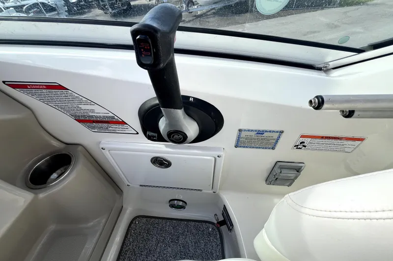 Slide: The Image of Control panel of a 2007 Sea Ray Sundancer 260 boat with throttle lever. - 41