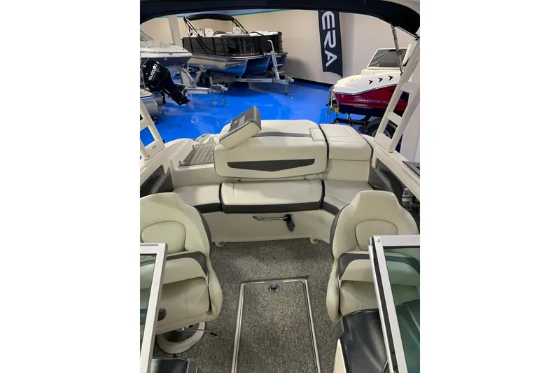 Slide: The Image of Interior of 2014 Chaparral 206 SSi boat with seating and dashboard in showroom. - 4