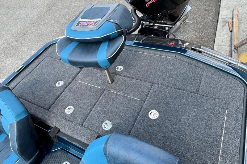 Slide: The Image of 2025 Ranger Z519R boat with blue seats and gray deck. - 12