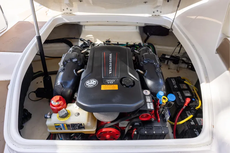 Slide: The Image of Engine compartment of 2018 Chaparral 264 Sunesta with Volvo Penta 350 V8 engine. - 15