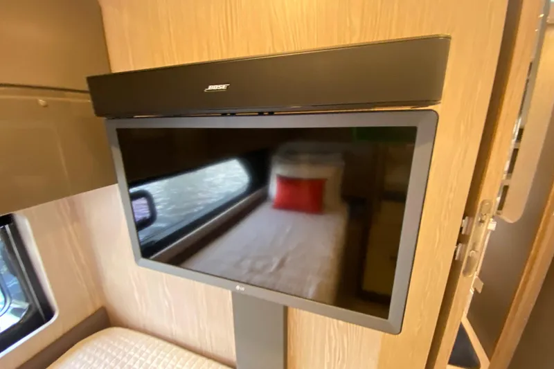 Slide: The Image of Interior of 2021 Azimut Atlantis 45 yacht with LG TV and Bose soundbar. - 51