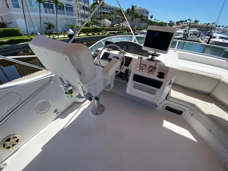Slide: The Image of Bayliner 3988 Motoryacht 2001 - 61