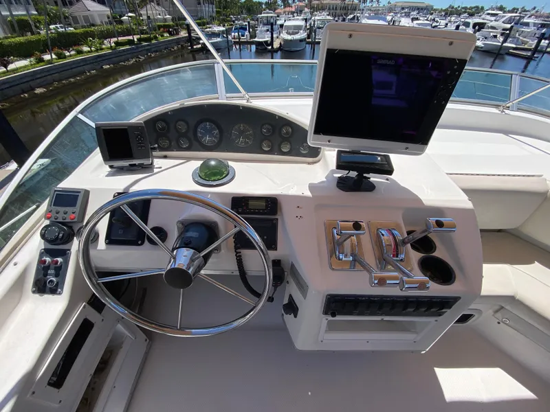 Slide: The Image of Bayliner 3988 Motoryacht 2001 - 63