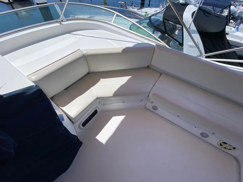 Slide: The Image of Bayliner 3988 Motoryacht 2001 - 65