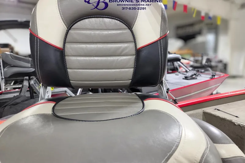 Slide: The Image of 2005 Tracker Pro Team 175 boat seats with red and black accents in showroom. - 9