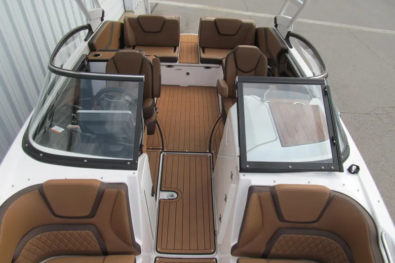 Slide: The Image of 2025 Yamaha Boats 252SD interior with brown seating and sleek design. - 14