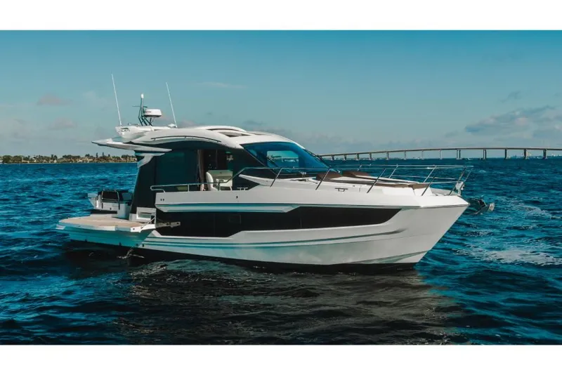 Slide: The Image of Galeon 410 HTC 2024 - 33