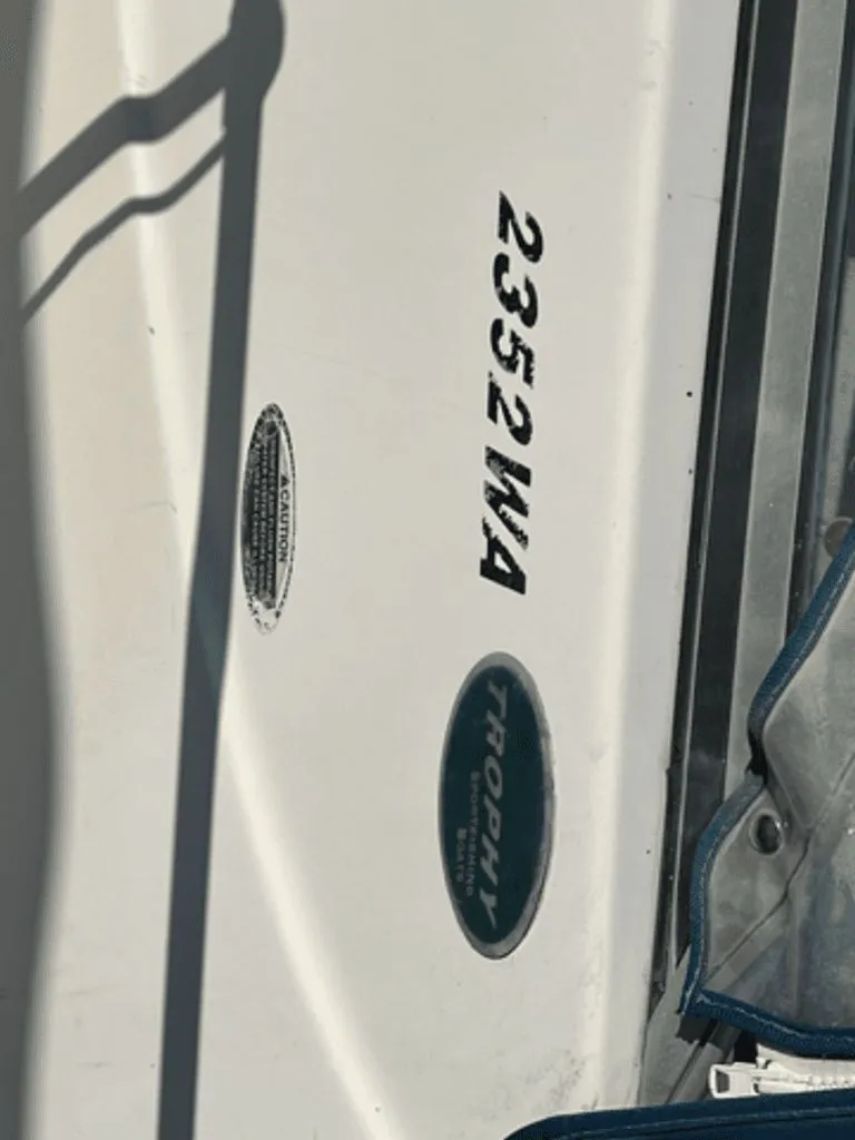 Slide: The Image of Trophy 2352 Walkaround 2007 - 23