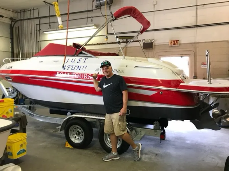 Slide: The Image of Four Winns 215 Sundowner 2009 - 3