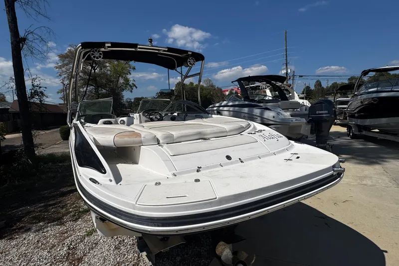Slide: The Image of 2008 Rinker 226 Captiva Bowrider boat on display under a clear blue sky. - 3