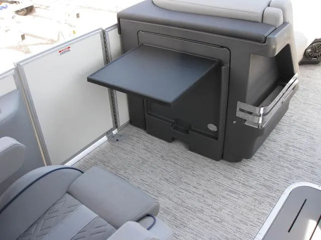 Slide: The Image of Bennington 22MOFBSF Tritoon w/200hp Mercury OB 2026 - 10