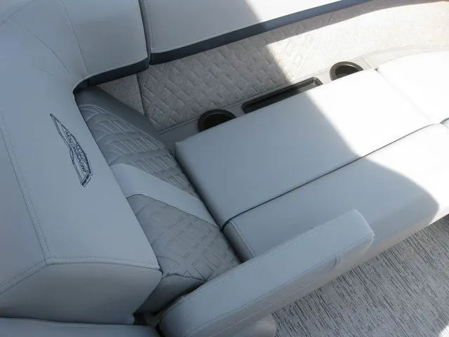 Slide: The Image of Bennington 22MOFBSF Tritoon w/200hp Mercury OB 2026 - 15