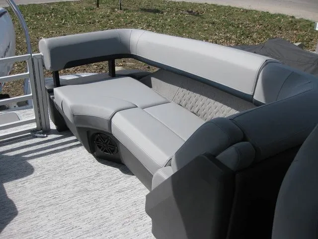 Slide: The Image of Bennington 22MOFBSF Tritoon w/200hp Mercury OB 2026 - 16