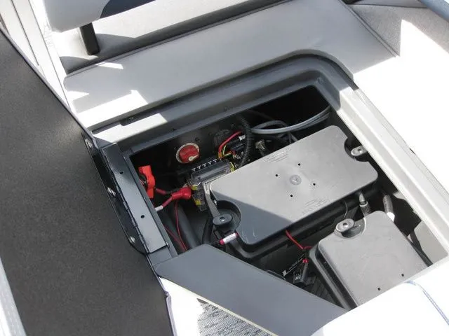 Slide: The Image of Bennington 22MOFBSF Tritoon w/200hp Mercury OB 2026 - 17