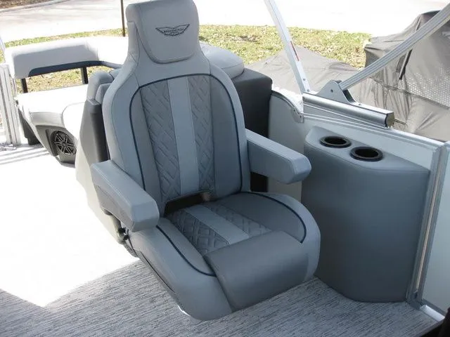 Slide: The Image of Bennington 22MOFBSF Tritoon w/200hp Mercury OB 2026 - 18