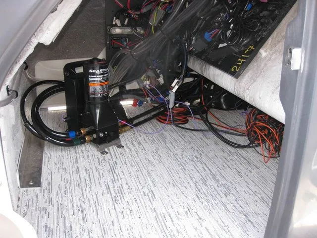 Slide: The Image of Bennington 22MOFBSF Tritoon w/200hp Mercury OB 2026 - 20