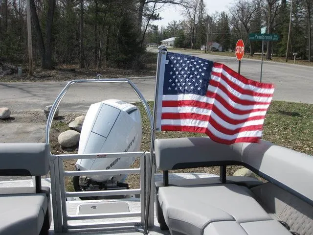 Slide: The Image of Bennington 22MOFBSF Tritoon w/200hp Mercury OB 2026 - 21