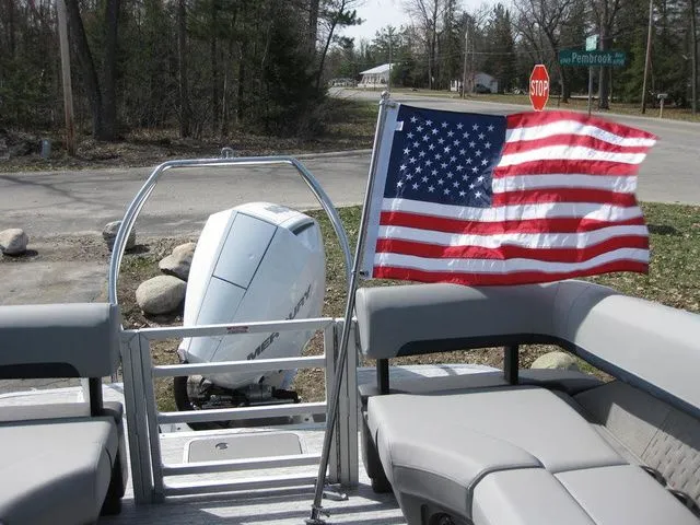 Slide: The Image of Bennington 22MOFBSF Tritoon w/200hp Mercury OB 2026 - 22