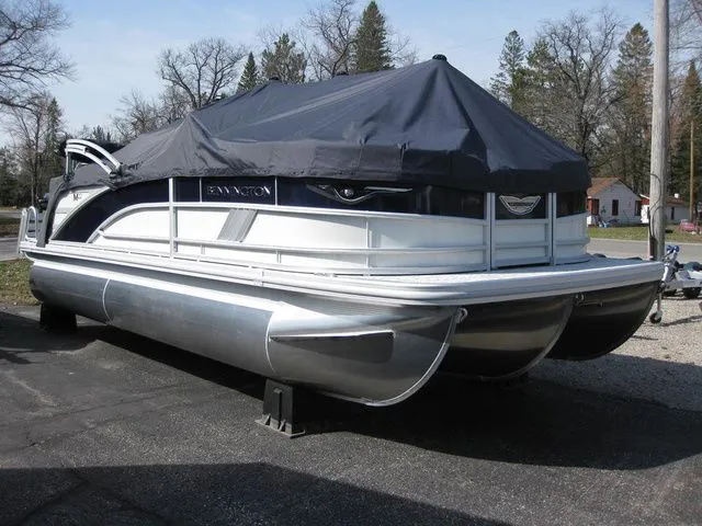 Slide: The Image of Bennington 22MOFBSF Tritoon w/200hp Mercury OB 2026 - 25