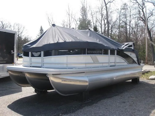 Slide: The Image of Bennington 22MOFBSF Tritoon w/200hp Mercury OB 2026 - 26